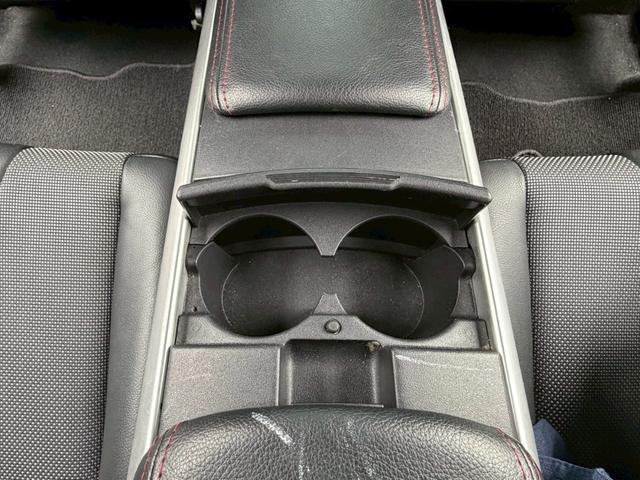 ＲＸ－８ 　ロータリーエンジン最後の車！ＲＸ－８入庫♪♪♪もちろん６速ＭＴ車です！ＨＩＤライトもついて夜道も安心！社外アルミ装備で見た目もパリッと仕上がってます！（35枚目）