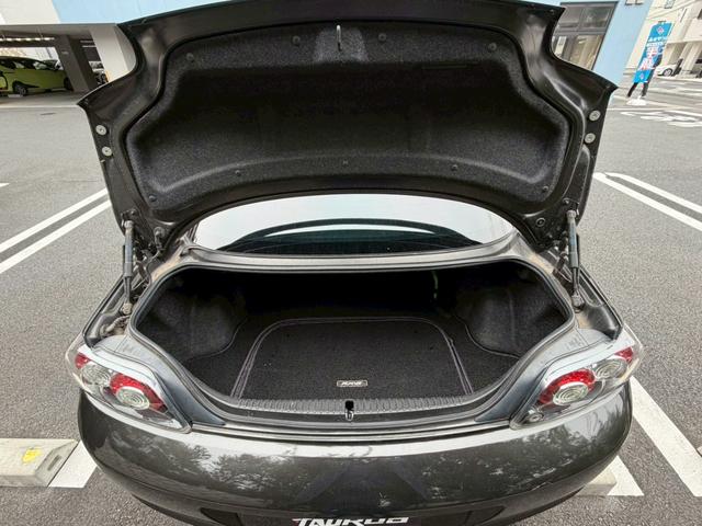 ＲＸ－８ 　ロータリーエンジン最後の車！ＲＸ－８入庫♪♪♪もちろん６速ＭＴ車です！ＨＩＤライトもついて夜道も安心！社外アルミ装備で見た目もパリッと仕上がってます！（41枚目）