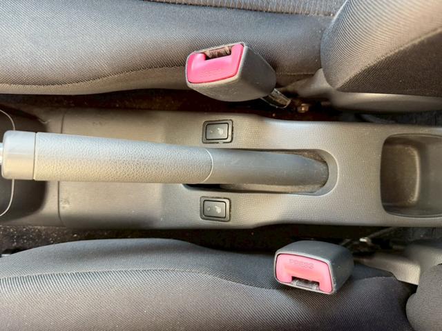 スイフト １．３ＸＧ　ＳＵＺＵＫＩのコンパクトスポーツ！スイフト入庫♪♪♪ＭＴデビューにもおすすめの一台です！ＥＴＣ付きで高速道路も快適！！！（28枚目）