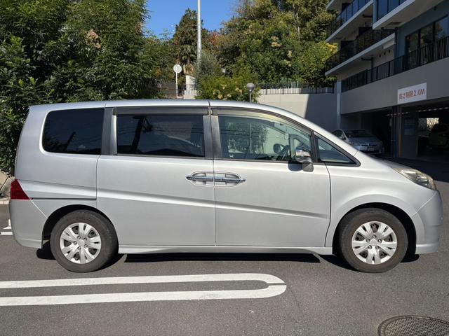 ステップワゴン Ｇ　Ｌ　ＨＤＤナビパッケージ　ユーザー買取車！人気のミニバン！ステップワゴン入庫♪♪♪ＥＴＣ付きで高速道路もストレスフリー！ＨＩＤライトで夜道も安心！（5枚目）