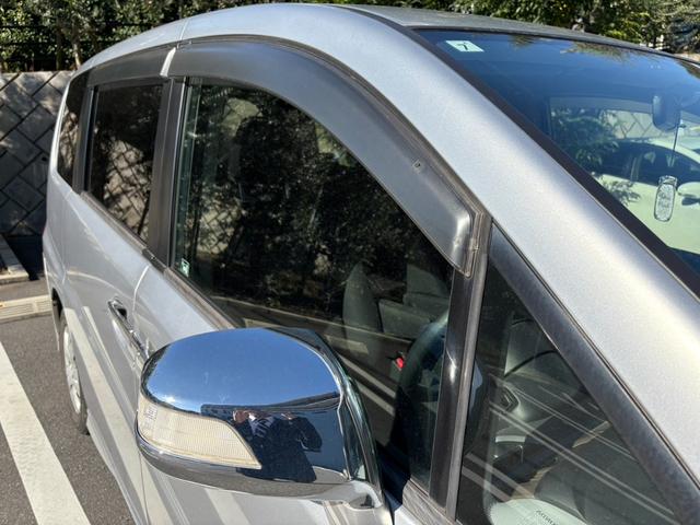 ステップワゴン Ｇ　Ｌ　ＨＤＤナビパッケージ　ユーザー買取車！人気のミニバン！ステップワゴン入庫♪♪♪ＥＴＣ付きで高速道路もストレスフリー！ＨＩＤライトで夜道も安心！（10枚目）