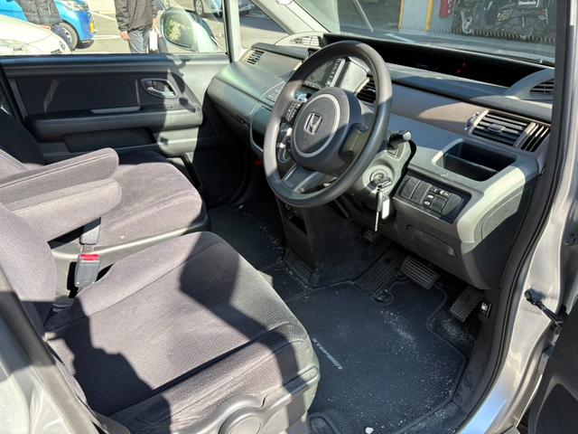 ステップワゴン Ｇ　Ｌ　ＨＤＤナビパッケージ　ユーザー買取車！人気のミニバン！ステップワゴン入庫♪♪♪ＥＴＣ付きで高速道路もストレスフリー！ＨＩＤライトで夜道も安心！（14枚目）