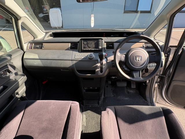 ステップワゴン Ｇ　Ｌ　ＨＤＤナビパッケージ　ユーザー買取車！人気のミニバン！ステップワゴン入庫♪♪♪ＥＴＣ付きで高速道路もストレスフリー！ＨＩＤライトで夜道も安心！（16枚目）