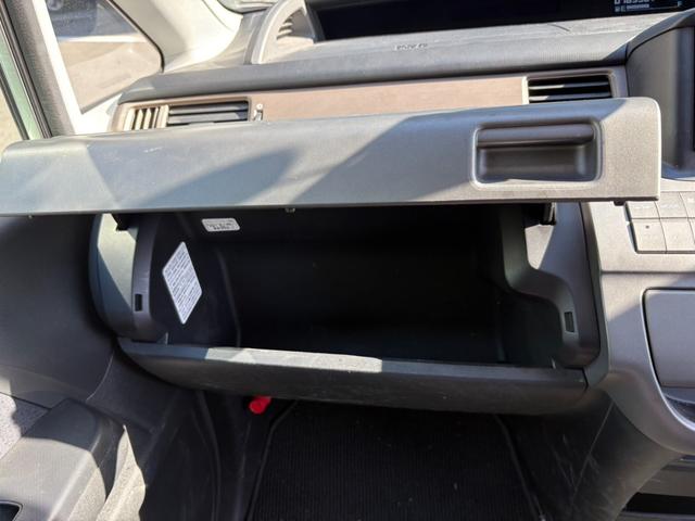 ステップワゴン Ｇ　Ｌ　ＨＤＤナビパッケージ　ユーザー買取車！人気のミニバン！ステップワゴン入庫♪♪♪ＥＴＣ付きで高速道路もストレスフリー！ＨＩＤライトで夜道も安心！（28枚目）