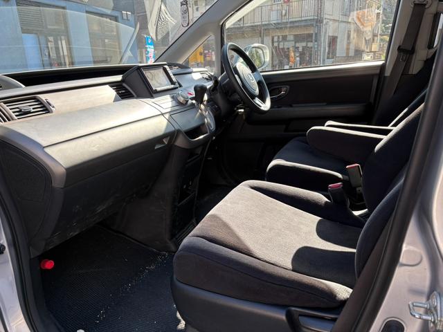 ステップワゴン Ｇ　Ｌ　ＨＤＤナビパッケージ　ユーザー買取車！人気のミニバン！ステップワゴン入庫♪♪♪ＥＴＣ付きで高速道路もストレスフリー！ＨＩＤライトで夜道も安心！（30枚目）