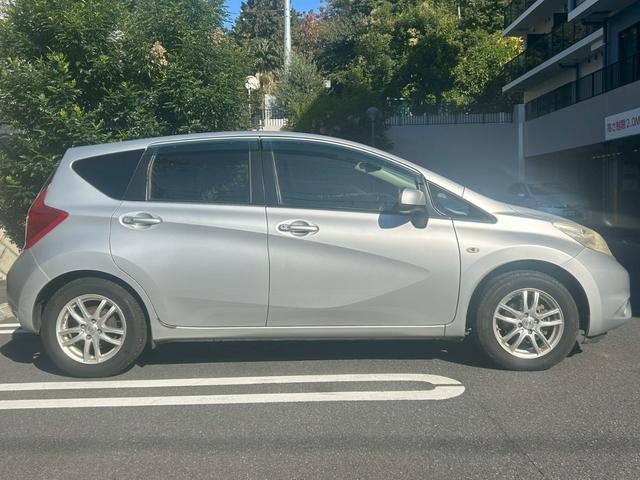 ノート 　ユーザー買取車／ナビ／バックモニター／ＴＶ／スマートキープッシュスタート／社外アルミホイール／フォグランプ／アイドリングストップ（5枚目）