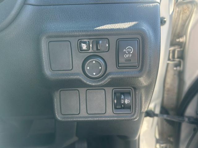 ノート 　ユーザー買取車／ナビ／バックモニター／ＴＶ／スマートキープッシュスタート／社外アルミホイール／フォグランプ／アイドリングストップ（24枚目）