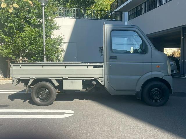 キャリイトラック ＫＣエアコン・パワステ　ユーザー買取車！キャリィトラック入庫♪♪♪５速ＭＴ車！エアコンも問題なしです！オールペイントもきれいな仕上がりになってます！（5枚目）