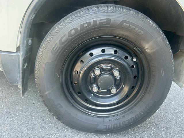 キャリイトラック ＫＣエアコン・パワステ　ユーザー買取車！キャリィトラック入庫♪♪♪５速ＭＴ車！エアコンも問題なしです！オールペイントもきれいな仕上がりになってます！（15枚目）