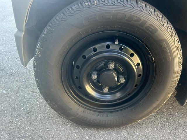 キャリイトラック ＫＣエアコン・パワステ　ユーザー買取車！キャリィトラック入庫♪♪♪５速ＭＴ車！エアコンも問題なしです！オールペイントもきれいな仕上がりになってます！（16枚目）