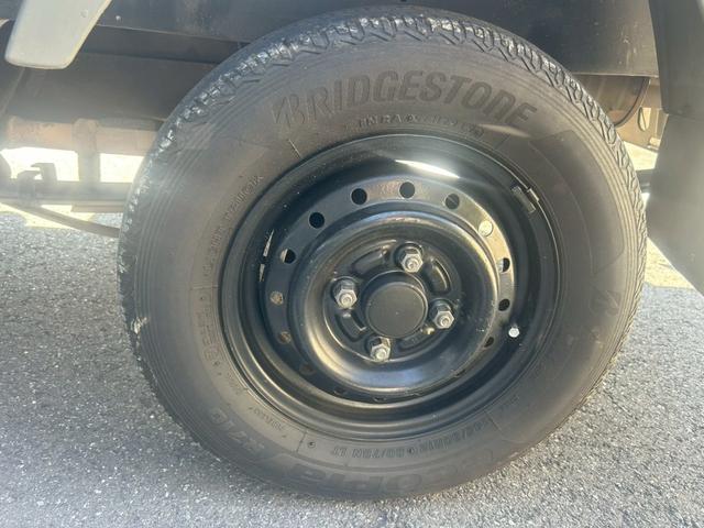 キャリイトラック ＫＣエアコン・パワステ　ユーザー買取車！キャリィトラック入庫♪♪♪５速ＭＴ車！エアコンも問題なしです！オールペイントもきれいな仕上がりになってます！（17枚目）