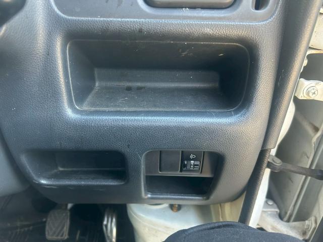 キャリイトラック ＫＣエアコン・パワステ　ユーザー買取車！キャリィトラック入庫♪♪♪５速ＭＴ車！エアコンも問題なしです！オールペイントもきれいな仕上がりになってます！（25枚目）