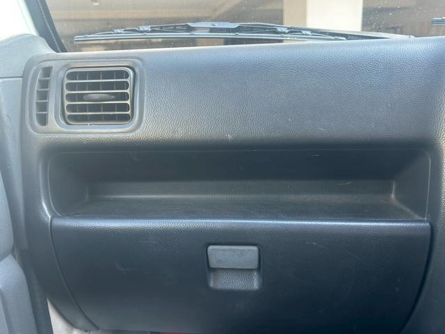 キャリイトラック ＫＣエアコン・パワステ　ユーザー買取車！キャリィトラック入庫♪♪♪５速ＭＴ車！エアコンも問題なしです！オールペイントもきれいな仕上がりになってます！（26枚目）