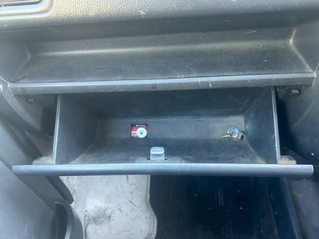 キャリイトラック ＫＣエアコン・パワステ　ユーザー買取車！キャリィトラック入庫♪♪♪５速ＭＴ車！エアコンも問題なしです！オールペイントもきれいな仕上がりになってます！（27枚目）