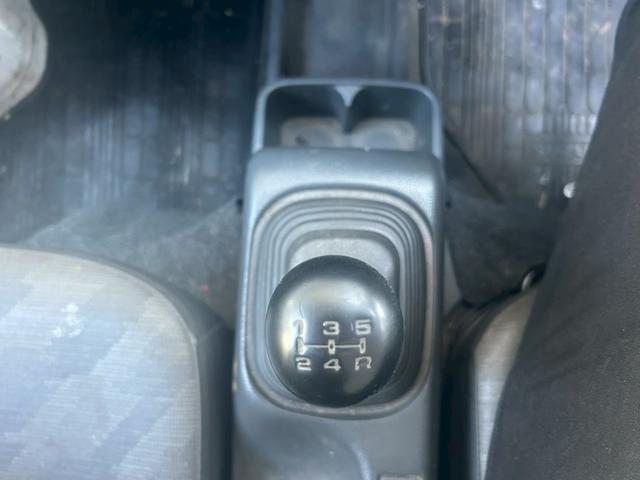 キャリイトラック ＫＣエアコン・パワステ　ユーザー買取車！キャリィトラック入庫♪♪♪５速ＭＴ車！エアコンも問題なしです！オールペイントもきれいな仕上がりになってます！（28枚目）