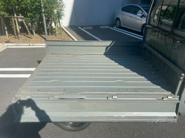 キャリイトラック ＫＣエアコン・パワステ　ユーザー買取車！キャリィトラック入庫♪♪♪５速ＭＴ車！エアコンも問題なしです！オールペイントもきれいな仕上がりになってます！（35枚目）