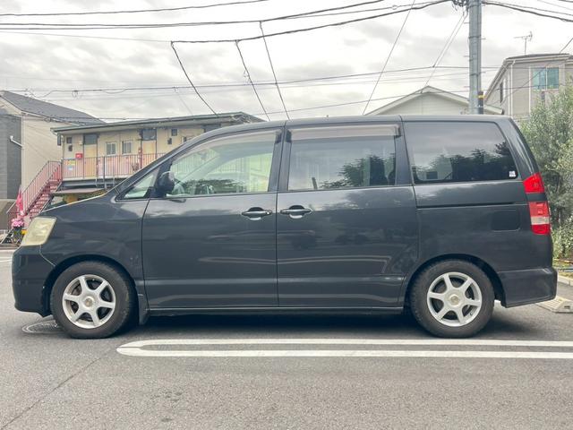 ノア Ｘ　Ｖセレクション　ユーザー買取車！ノア入庫♪♪♪大人気のミニバンの入庫です！８人乗りで大家族や買い物で大荷物でも安心！もちろんナビ付で遠出にも最適です！（9枚目）