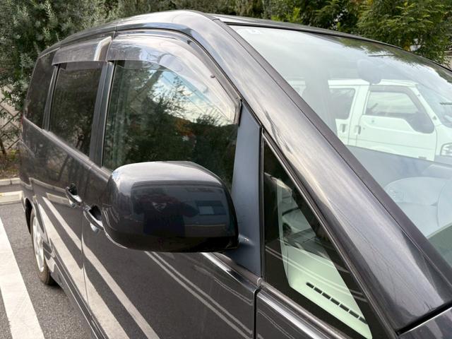 ノア Ｘ　Ｖセレクション　ユーザー買取車！ノア入庫♪♪♪大人気のミニバンの入庫です！８人乗りで大家族や買い物で大荷物でも安心！もちろんナビ付で遠出にも最適です！（14枚目）