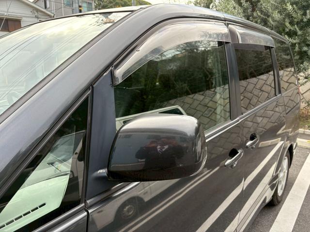 ノア Ｘ　Ｖセレクション　ユーザー買取車！ノア入庫♪♪♪大人気のミニバンの入庫です！８人乗りで大家族や買い物で大荷物でも安心！もちろんナビ付で遠出にも最適です！（17枚目）