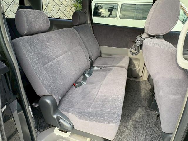 ノア Ｘ　Ｖセレクション　ユーザー買取車！ノア入庫♪♪♪大人気のミニバンの入庫です！８人乗りで大家族や買い物で大荷物でも安心！もちろんナビ付で遠出にも最適です！（19枚目）