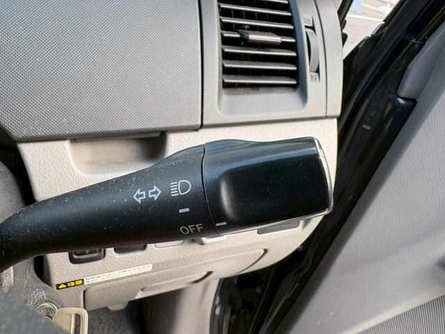 ノア Ｘ　Ｖセレクション　ユーザー買取車！ノア入庫♪♪♪大人気のミニバンの入庫です！８人乗りで大家族や買い物で大荷物でも安心！もちろんナビ付で遠出にも最適です！（22枚目）