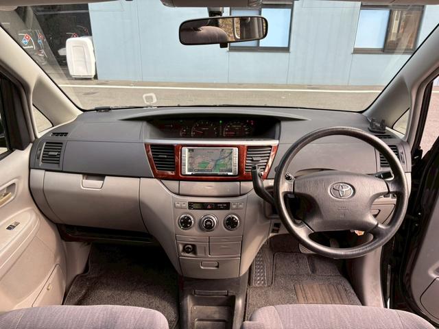 ノア Ｘ　Ｖセレクション　ユーザー買取車！ノア入庫♪♪♪大人気のミニバンの入庫です！８人乗りで大家族や買い物で大荷物でも安心！もちろんナビ付で遠出にも最適です！（24枚目）