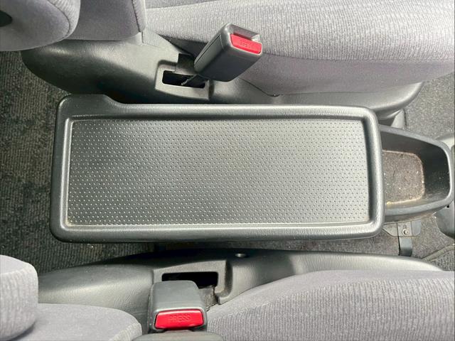 ノア Ｘ　Ｖセレクション　ユーザー買取車！ノア入庫♪♪♪大人気のミニバンの入庫です！８人乗りで大家族や買い物で大荷物でも安心！もちろんナビ付で遠出にも最適です！（28枚目）