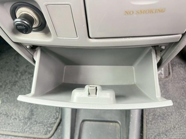 ノア Ｘ　Ｖセレクション　ユーザー買取車！ノア入庫♪♪♪大人気のミニバンの入庫です！８人乗りで大家族や買い物で大荷物でも安心！もちろんナビ付で遠出にも最適です！（31枚目）