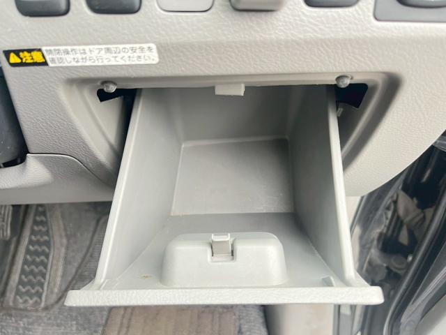 ノア Ｘ　Ｖセレクション　ユーザー買取車！ノア入庫♪♪♪大人気のミニバンの入庫です！８人乗りで大家族や買い物で大荷物でも安心！もちろんナビ付で遠出にも最適です！（33枚目）