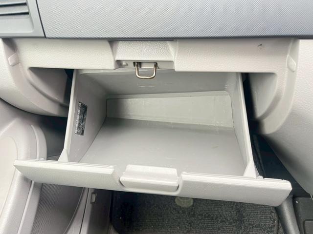 ノア Ｘ　Ｖセレクション　ユーザー買取車！ノア入庫♪♪♪大人気のミニバンの入庫です！８人乗りで大家族や買い物で大荷物でも安心！もちろんナビ付で遠出にも最適です！（35枚目）