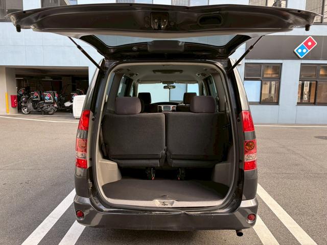 ノア Ｘ　Ｖセレクション　ユーザー買取車！ノア入庫♪♪♪大人気のミニバンの入庫です！８人乗りで大家族や買い物で大荷物でも安心！もちろんナビ付で遠出にも最適です！（39枚目）