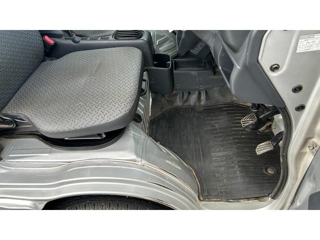 キャリイトラック KCエアコン・パワステ KC エアコン・パワステ 2WD 5MT AM/FMラジオ マニュアルエアコン パワステ 荷台マット 3方開 ABS(9枚目)