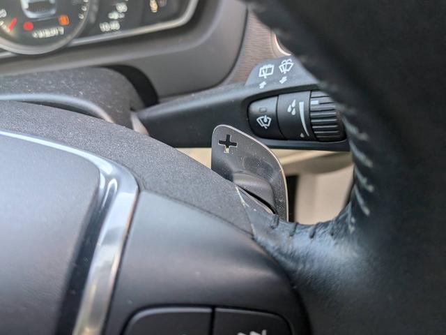 V40 クロスカントリーT5 AWD SEアンミカセレクション 走行距離16819km アンミカセレクション50台限定車 パノラマガラスルーフ アイボリー皮シート 内装ウッドパネル 18インチアルミ AWD(8枚目)