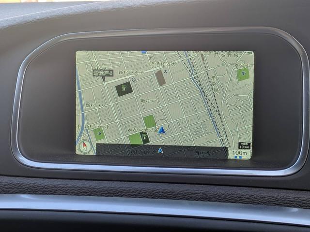 V40 クロスカントリーT5 AWD SEアンミカセレクション 走行距離16819km アンミカセレクション50台限定車 パノラマガラスルーフ アイボリー皮シート 内装ウッドパネル 18インチアルミ AWD(10枚目)