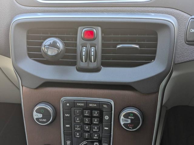 V40 クロスカントリーT5 AWD SEアンミカセレクション 走行距離16819km アンミカセレクション50台限定車 パノラマガラスルーフ アイボリー皮シート 内装ウッドパネル 18インチアルミ AWD(13枚目)