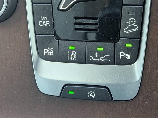 V40 クロスカントリーT5 AWD SEアンミカセレクション 走行距離16819km アンミカセレクション50台限定車 パノラマガラスルーフ アイボリー皮シート 内装ウッドパネル 18インチアルミ AWD(15枚目)