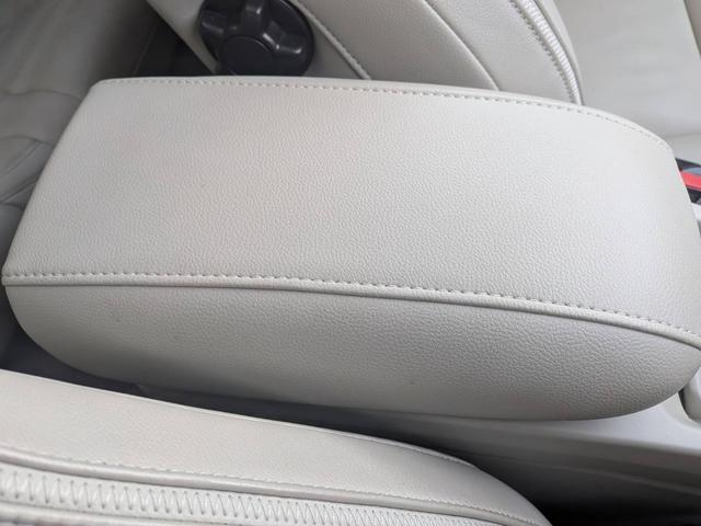 V40 クロスカントリーT5 AWD SEアンミカセレクション 走行距離16819km アンミカセレクション50台限定車 パノラマガラスルーフ アイボリー皮シート 内装ウッドパネル 18インチアルミ AWD(20枚目)