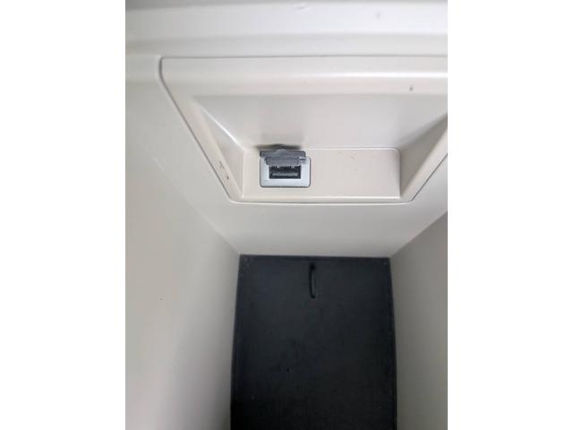 V40 クロスカントリーT5 AWD SEアンミカセレクション 走行距離16819km アンミカセレクション50台限定車 パノラマガラスルーフ アイボリー皮シート 内装ウッドパネル 18インチアルミ AWD(23枚目)