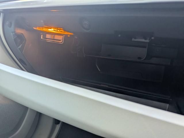 V40 クロスカントリーT5 AWD SEアンミカセレクション 走行距離16819km アンミカセレクション50台限定車 パノラマガラスルーフ アイボリー皮シート 内装ウッドパネル 18インチアルミ AWD(24枚目)