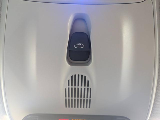 V40 クロスカントリーT5 AWD SEアンミカセレクション 走行距離16819km アンミカセレクション50台限定車 パノラマガラスルーフ アイボリー皮シート 内装ウッドパネル 18インチアルミ AWD(25枚目)