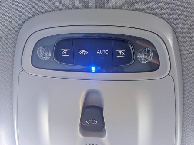 V40 クロスカントリーT5 AWD SEアンミカセレクション 走行距離16819km アンミカセレクション50台限定車 パノラマガラスルーフ アイボリー皮シート 内装ウッドパネル 18インチアルミ AWD(26枚目)