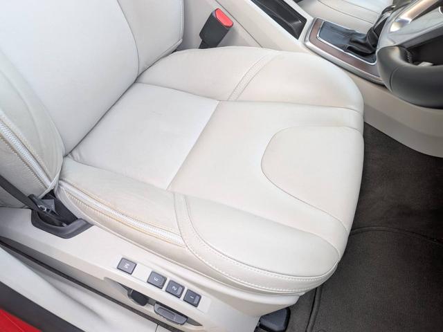 V40 クロスカントリーT5 AWD SEアンミカセレクション 走行距離16819km アンミカセレクション50台限定車 パノラマガラスルーフ アイボリー皮シート 内装ウッドパネル 18インチアルミ AWD(28枚目)