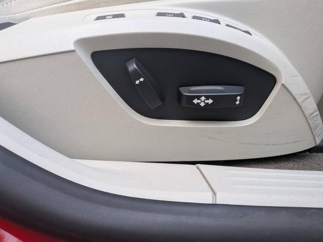 V40 クロスカントリーT5 AWD SEアンミカセレクション 走行距離16819km アンミカセレクション50台限定車 パノラマガラスルーフ アイボリー皮シート 内装ウッドパネル 18インチアルミ AWD(30枚目)