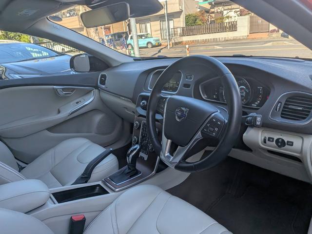 V40 クロスカントリーT5 AWD SEアンミカセレクション 走行距離16819km アンミカセレクション50台限定車 パノラマガラスルーフ アイボリー皮シート 内装ウッドパネル 18インチアルミ AWD(34枚目)