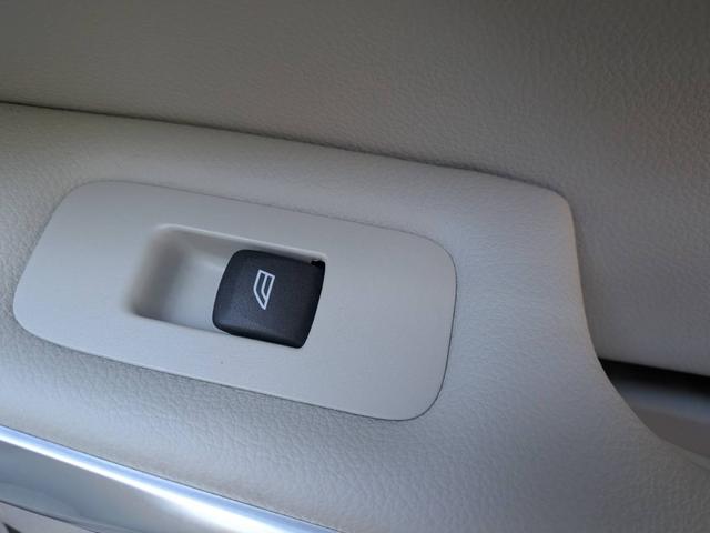V40 クロスカントリーT5 AWD SEアンミカセレクション 走行距離16819km アンミカセレクション50台限定車 パノラマガラスルーフ アイボリー皮シート 内装ウッドパネル 18インチアルミ AWD(38枚目)