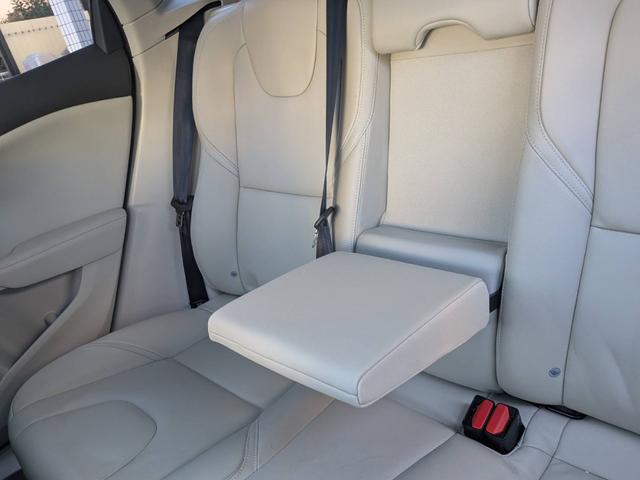 V40 クロスカントリーT5 AWD SEアンミカセレクション 走行距離16819km アンミカセレクション50台限定車 パノラマガラスルーフ アイボリー皮シート 内装ウッドパネル 18インチアルミ AWD(40枚目)