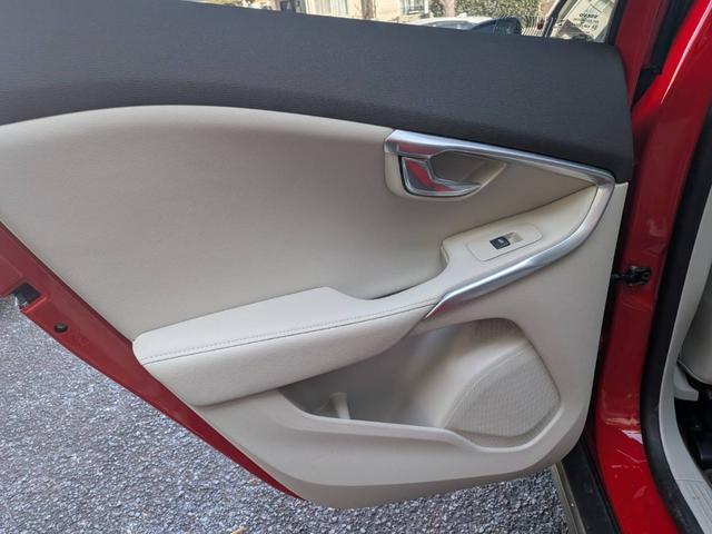 V40 クロスカントリーT5 AWD SEアンミカセレクション 走行距離16819km アンミカセレクション50台限定車 パノラマガラスルーフ アイボリー皮シート 内装ウッドパネル 18インチアルミ AWD(44枚目)