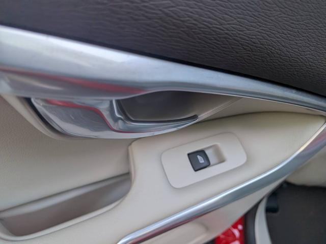V40 クロスカントリーT5 AWD SEアンミカセレクション 走行距離16819km アンミカセレクション50台限定車 パノラマガラスルーフ アイボリー皮シート 内装ウッドパネル 18インチアルミ AWD(45枚目)