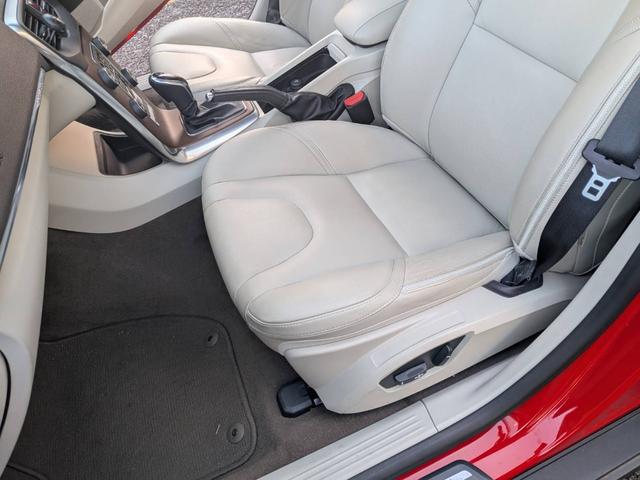 V40 クロスカントリーT5 AWD SEアンミカセレクション 走行距離16819km アンミカセレクション50台限定車 パノラマガラスルーフ アイボリー皮シート 内装ウッドパネル 18インチアルミ AWD(47枚目)