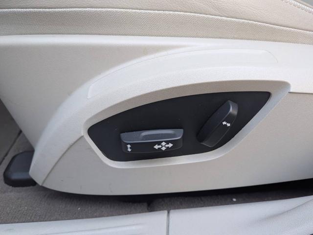 V40 クロスカントリーT5 AWD SEアンミカセレクション 走行距離16819km アンミカセレクション50台限定車 パノラマガラスルーフ アイボリー皮シート 内装ウッドパネル 18インチアルミ AWD(48枚目)